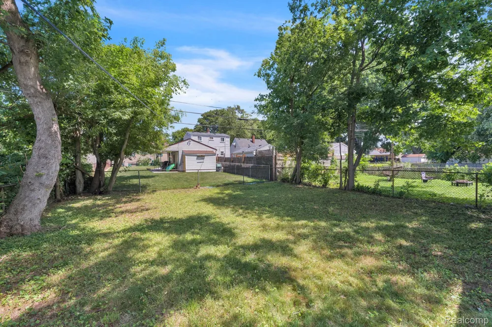 25926 Powers Avenue Dearborn Heights City, MI 48125