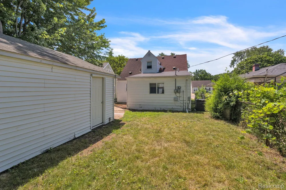 25926 Powers Avenue Dearborn Heights City, MI 48125