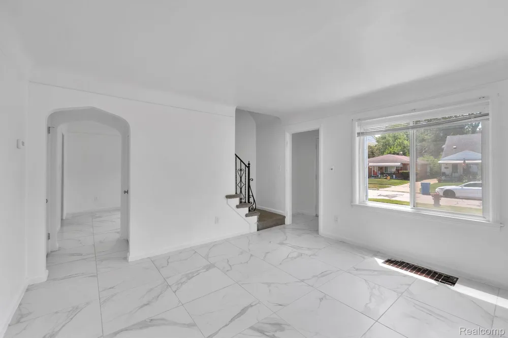 25926 Powers Avenue Dearborn Heights City, MI 48125