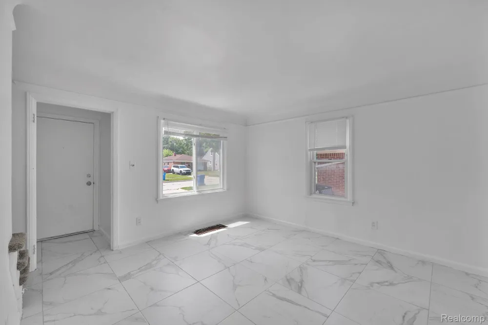 25926 Powers Avenue Dearborn Heights City, MI 48125