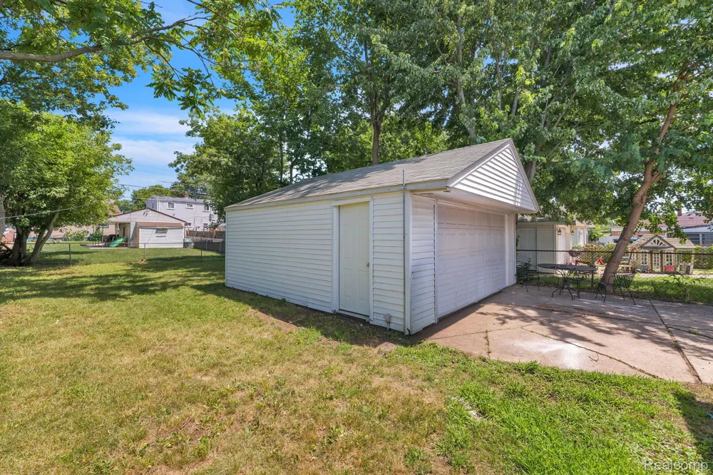 25926 Powers Avenue Dearborn Heights City, MI 48125