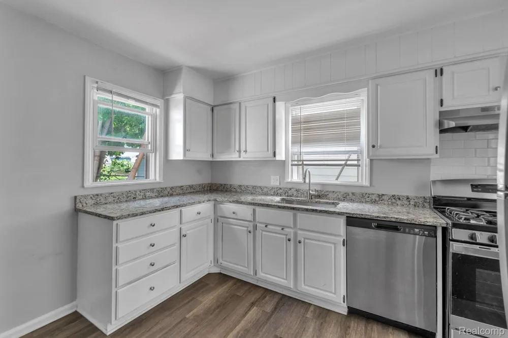 25926 Powers Avenue Dearborn Heights City, MI 48125