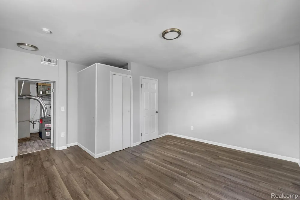 25926 Powers Avenue Dearborn Heights City, MI 48125