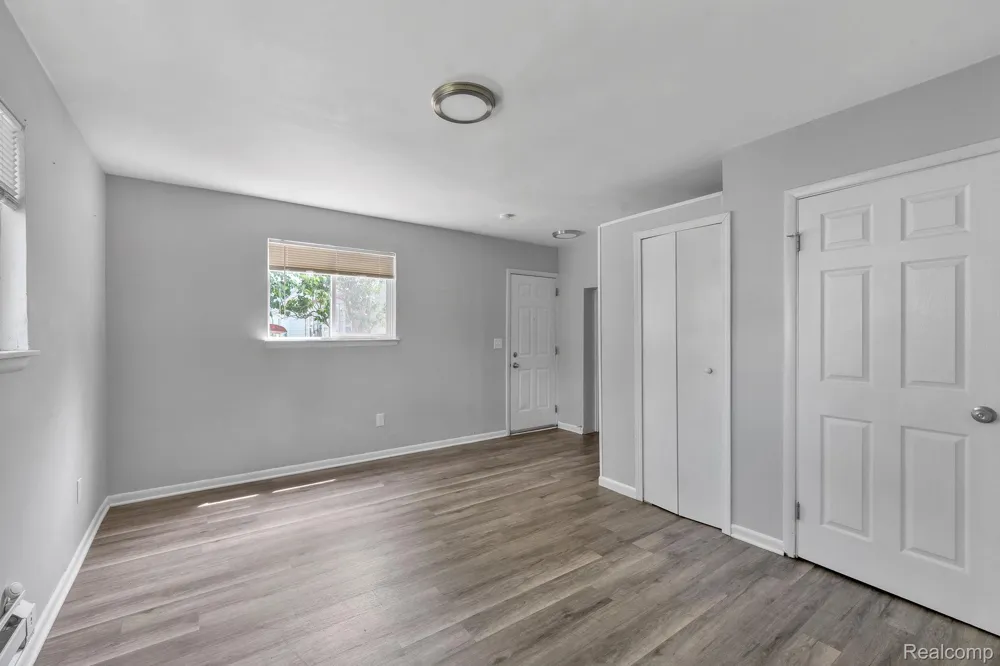 25926 Powers Avenue Dearborn Heights City, MI 48125