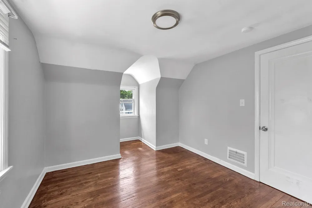25926 Powers Avenue Dearborn Heights City, MI 48125