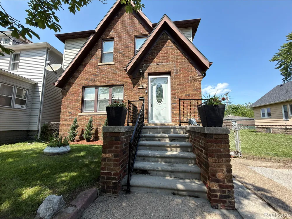 15 FOREST STREET River Rouge City, MI 48218