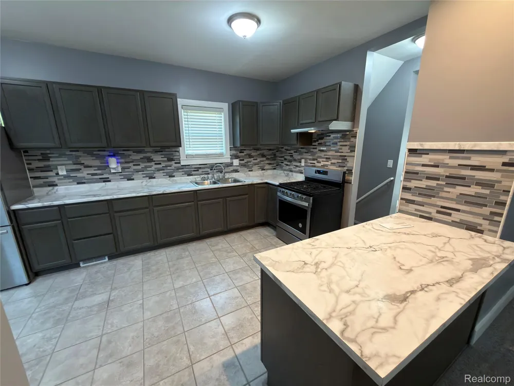 15 FOREST STREET River Rouge City, MI 48218