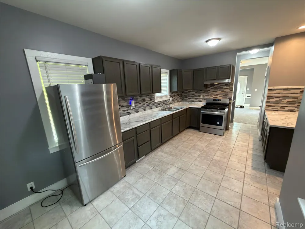 15 FOREST STREET River Rouge City, MI 48218
