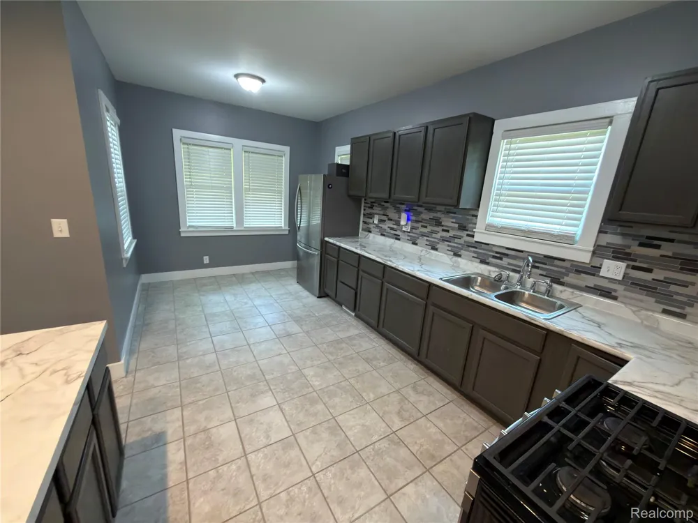 15 FOREST STREET River Rouge City, MI 48218