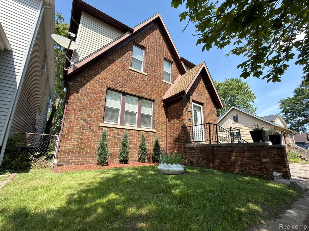 15 FOREST STREET River Rouge City, MI 48218