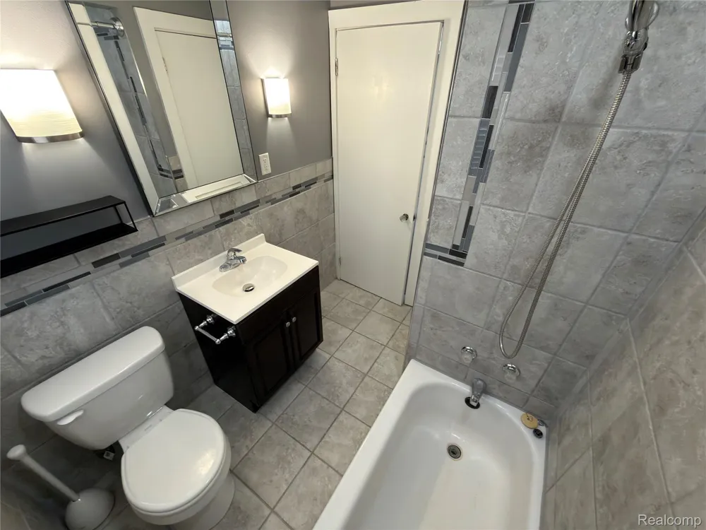 15 FOREST STREET River Rouge City, MI 48218