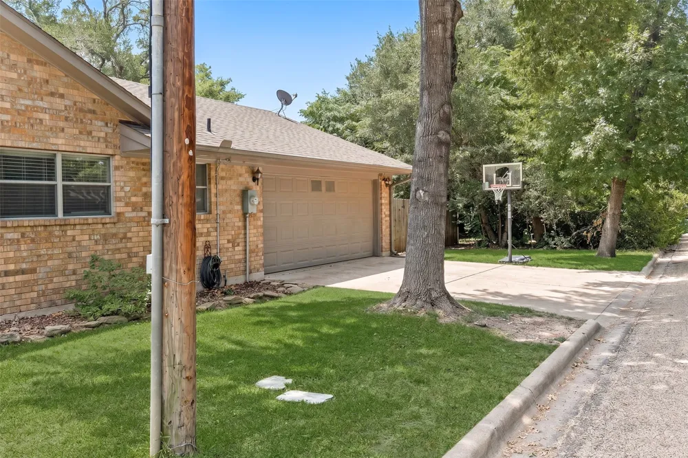 1101 E 19th Street Cameron, TX 76520