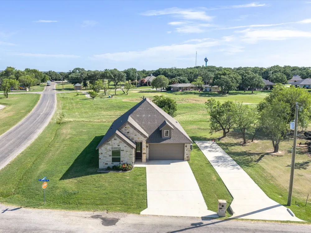648 Half Moon Way Runaway Bay, TX 76426
