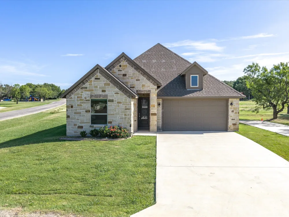 648 Half Moon Way Runaway Bay, TX 76426