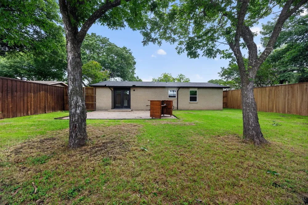 8617 Flicker Lane Dallas, TX 75238