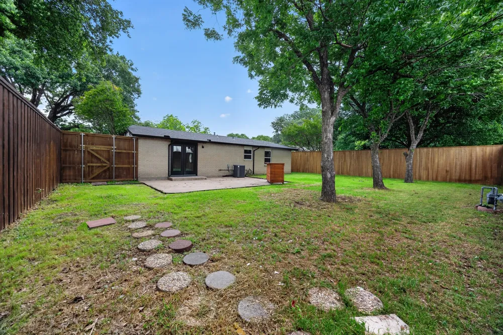 8617 Flicker Lane Dallas, TX 75238