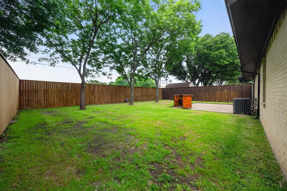 8617 Flicker Lane Dallas, TX 75238