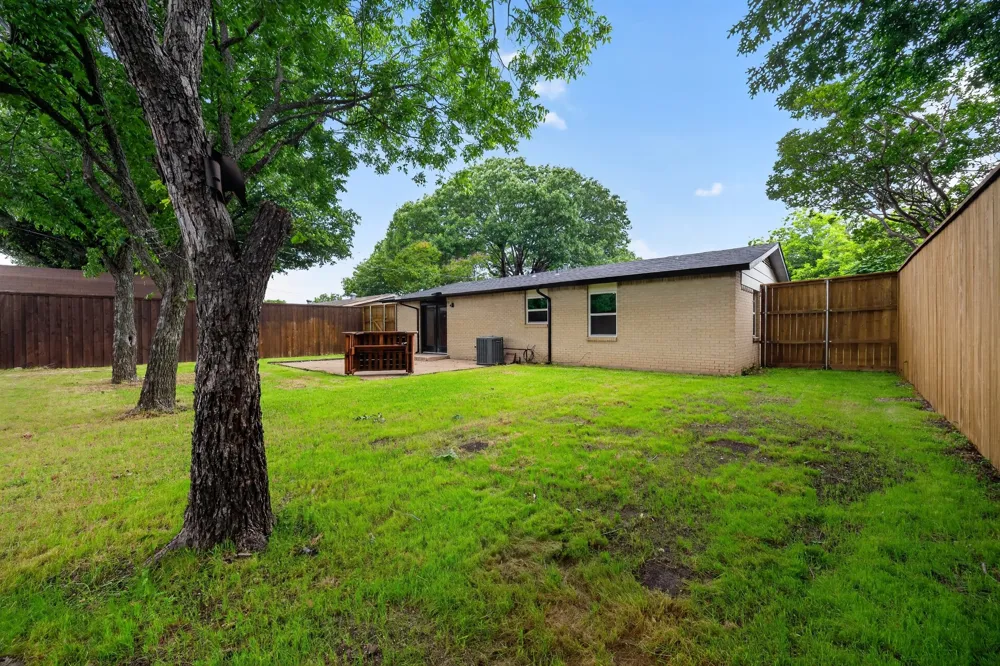 8617 Flicker Lane Dallas, TX 75238