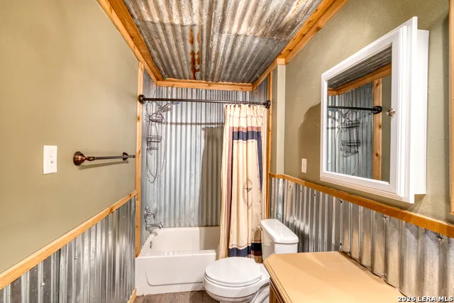 323 Buckskin Trl Bandera, TX 78003