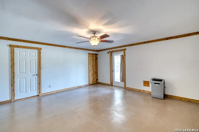 323 Buckskin Trl Bandera, TX 78003