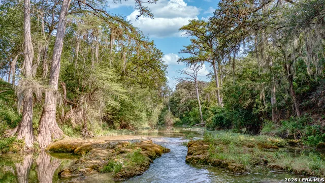 323 Buckskin Trl Bandera, TX 78003
