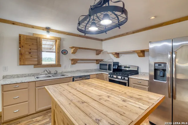 323 Buckskin Trl Bandera, TX 78003