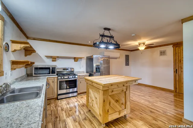 323 Buckskin Trl Bandera, TX 78003