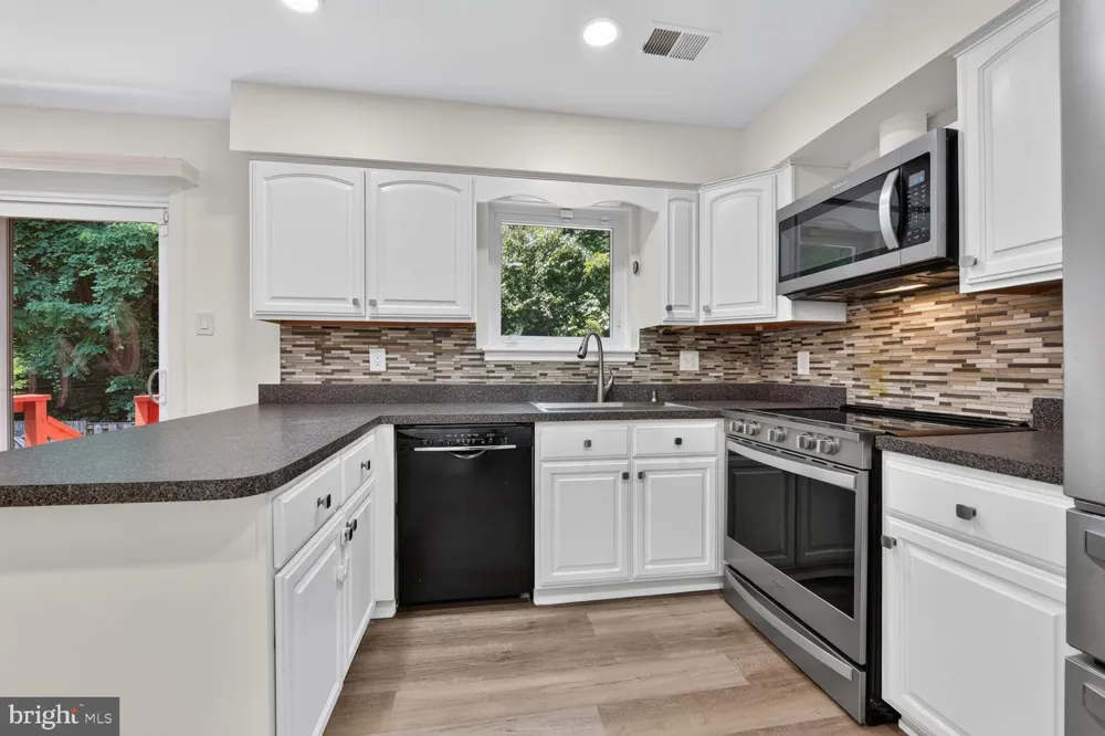 2986 BORGE STREET Oakton, VA 22124