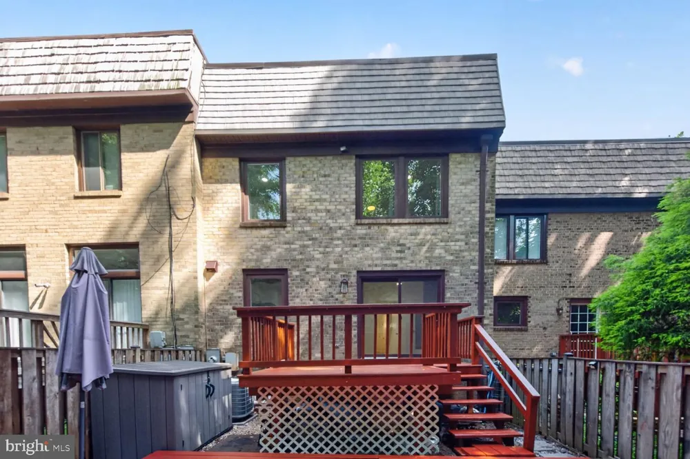 2986 BORGE STREET Oakton, VA 22124