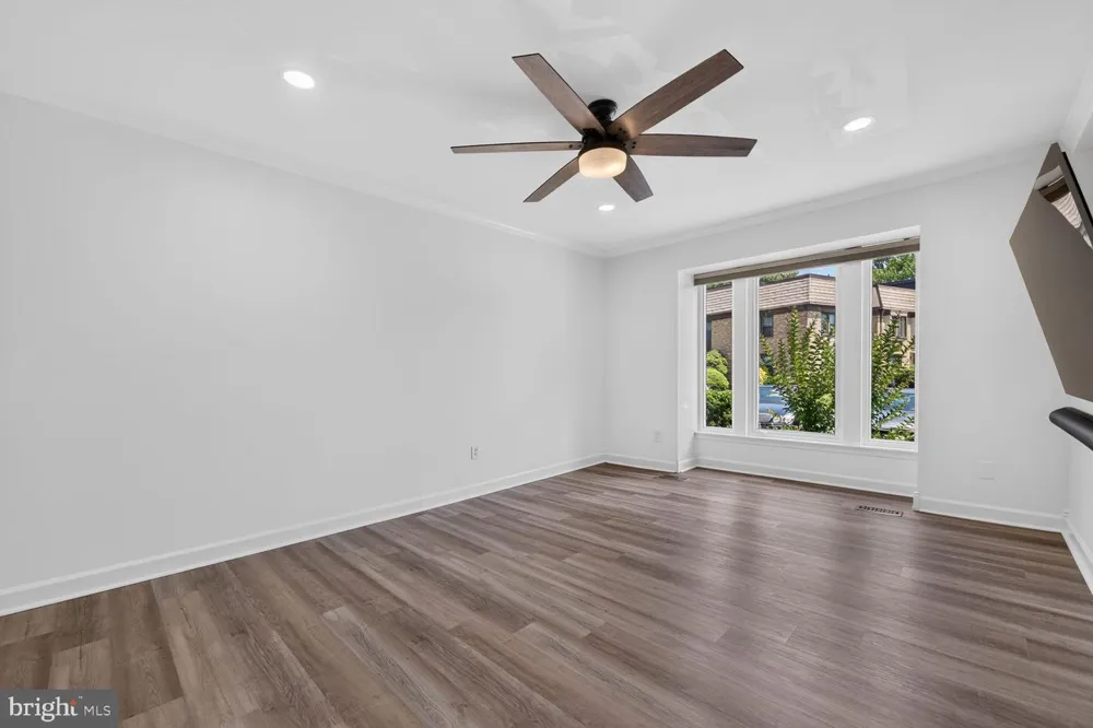 2986 BORGE STREET Oakton, VA 22124