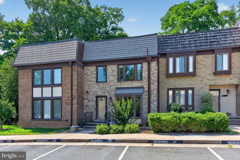 2986 BORGE STREET Oakton, VA 22124