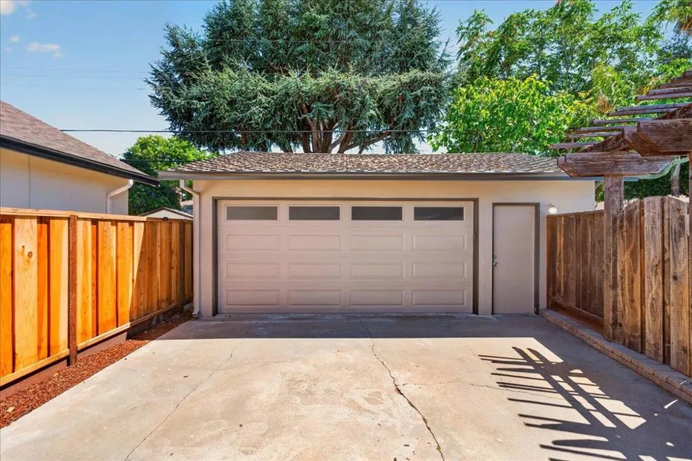 2130 Roenoke Way San Jose, CA 95128