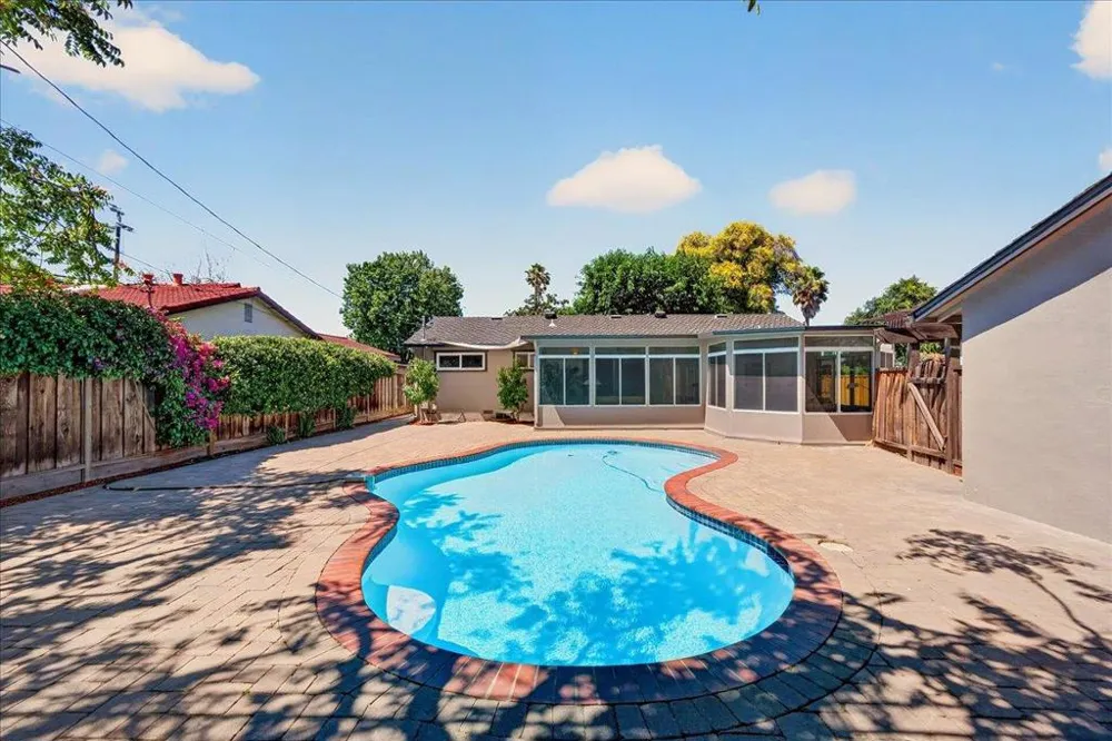 2130 Roenoke Way San Jose, CA 95128