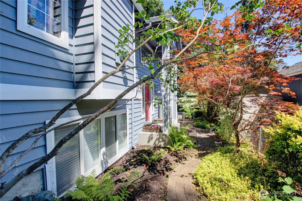 5208 213th Place SW Mountlake Terrace, WA 98043