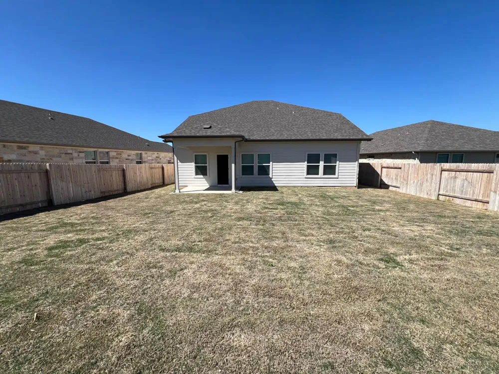 17613 Pepperwood Cove Manor, TX 78653