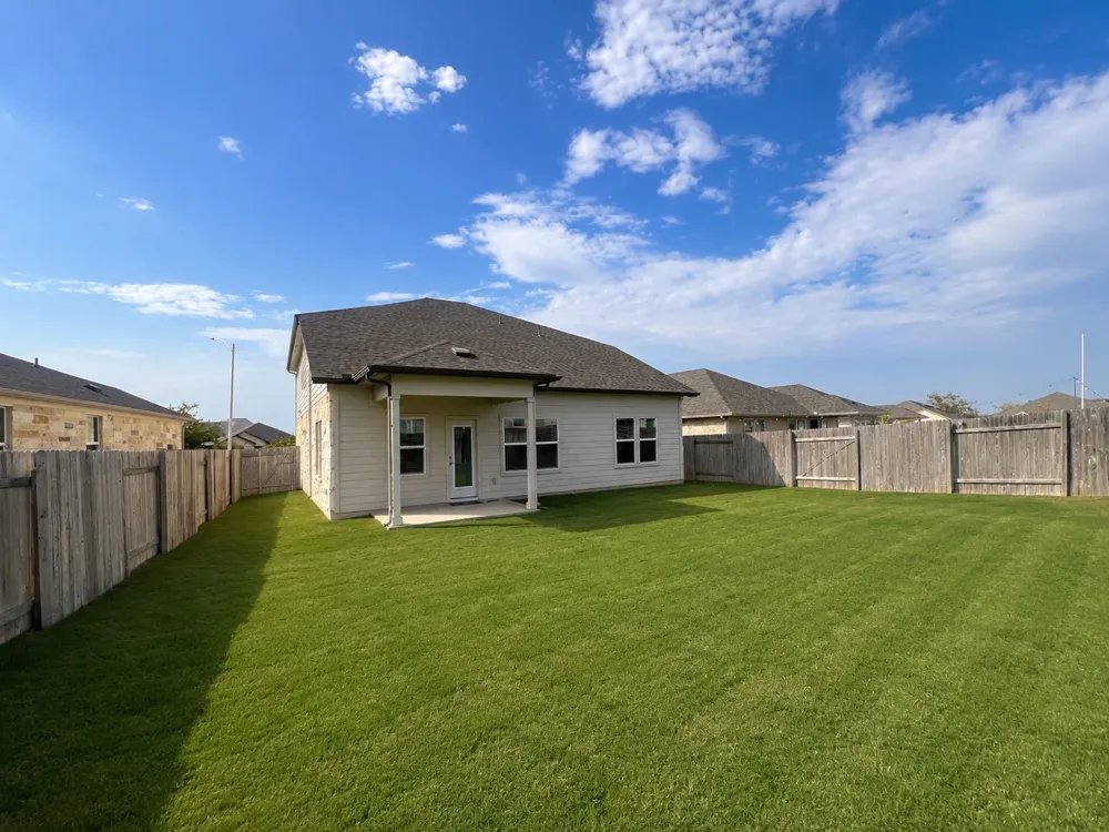 17613 Pepperwood Cove Manor, TX 78653