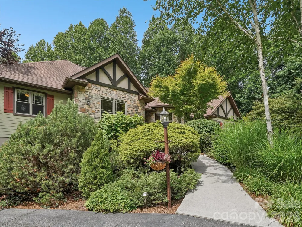 300 Pinnacle Peak Lane Flat Rock, NC 28731