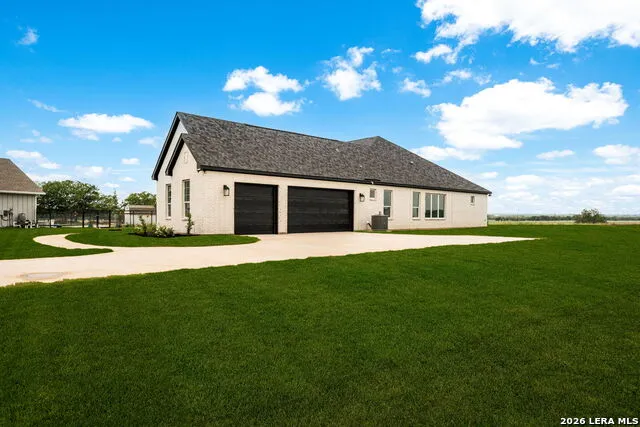 302 Venado Oaks Castroville, TX 78009