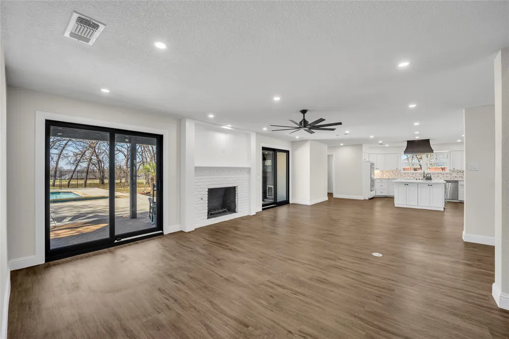 7004 Ledbetter Road Arlington, TX 76001
