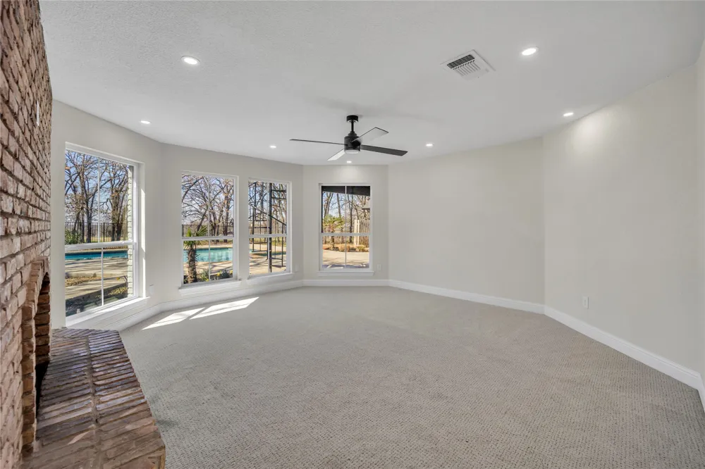 7004 Ledbetter Road Arlington, TX 76001