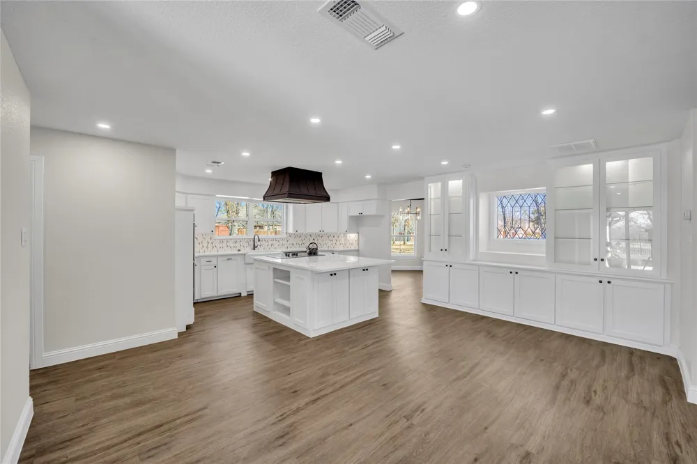 7004 Ledbetter Road Arlington, TX 76001