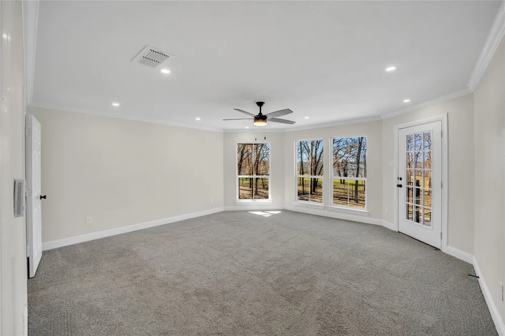 7004 Ledbetter Road Arlington, TX 76001