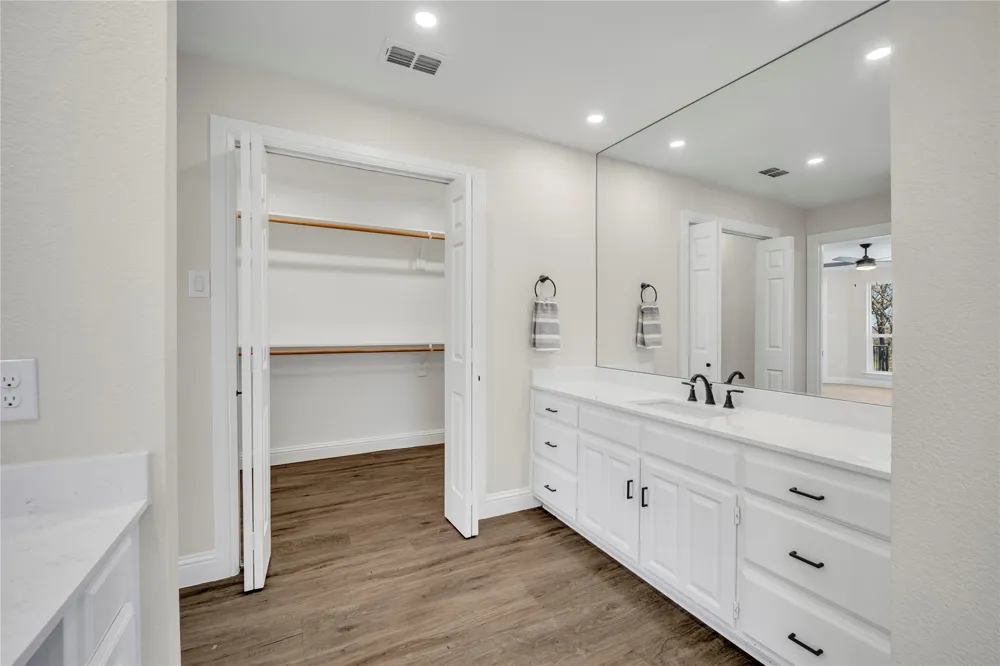 7004 Ledbetter Road Arlington, TX 76001