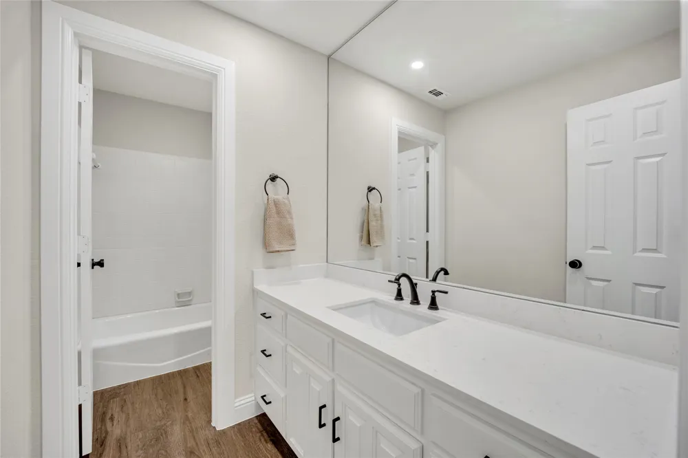7004 Ledbetter Road Arlington, TX 76001