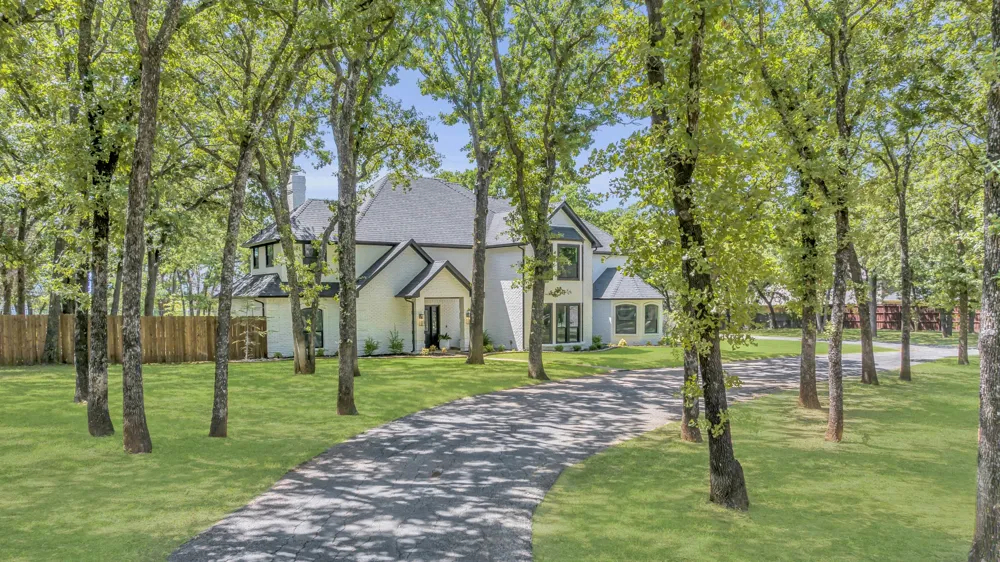 7004 Ledbetter Road Arlington, TX 76001