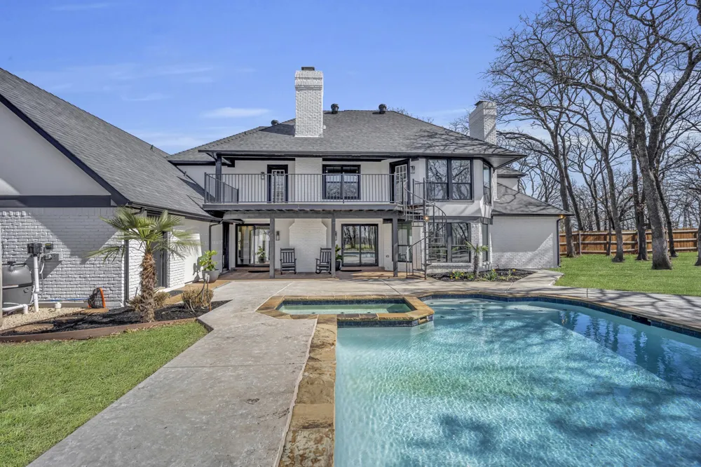 7004 Ledbetter Road Arlington, TX 76001
