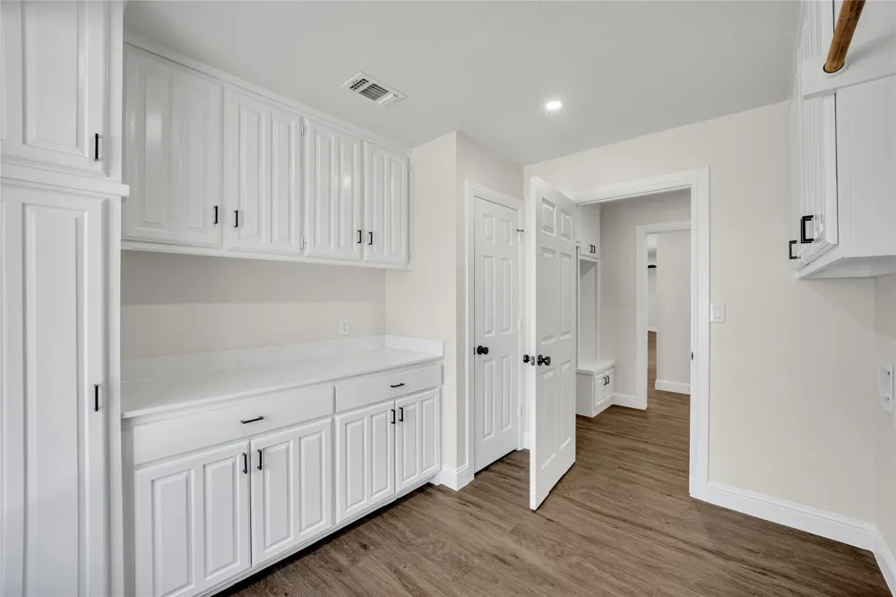 7004 Ledbetter Road Arlington, TX 76001