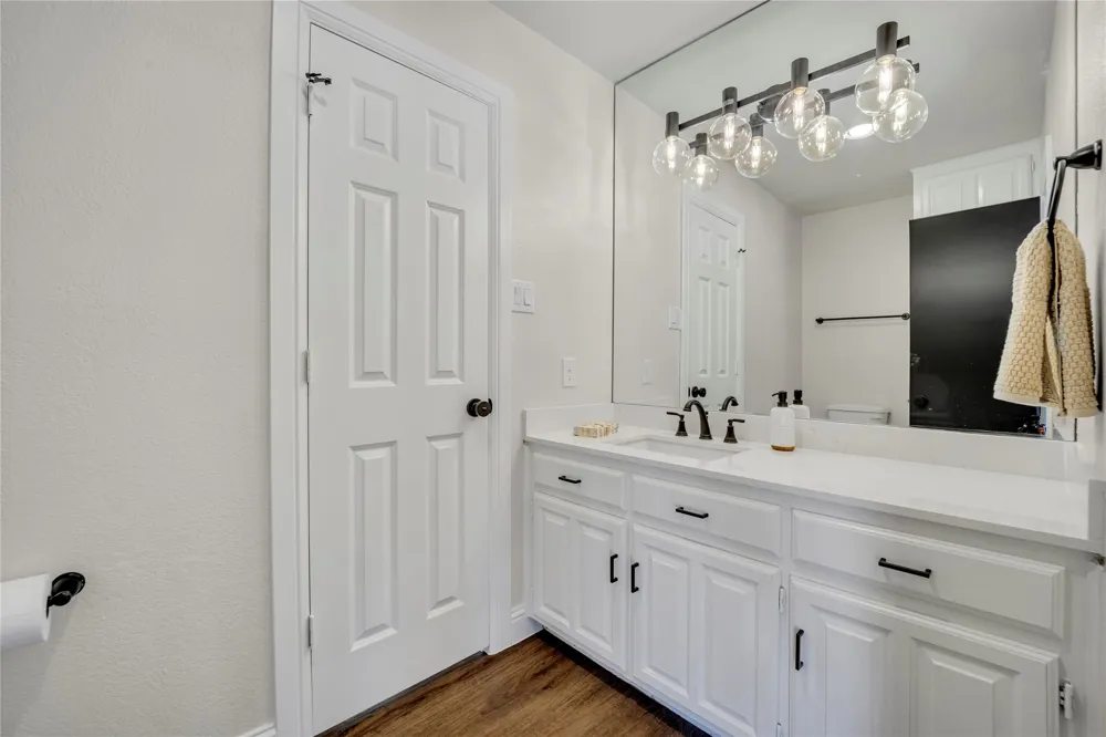7004 Ledbetter Road Arlington, TX 76001