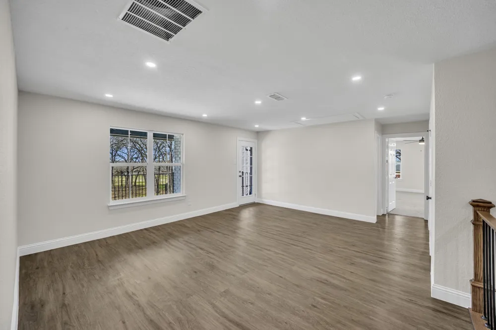 7004 Ledbetter Road Arlington, TX 76001