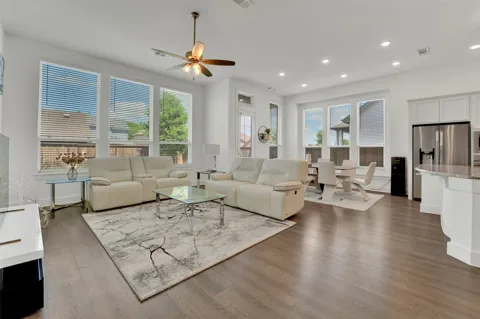 1824 Leo Drive